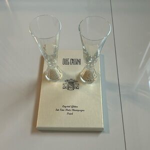 Oleg Cassini Champagne Flutes.